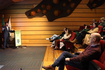 Trabalho, dieta saudável, exercício e dormir bem